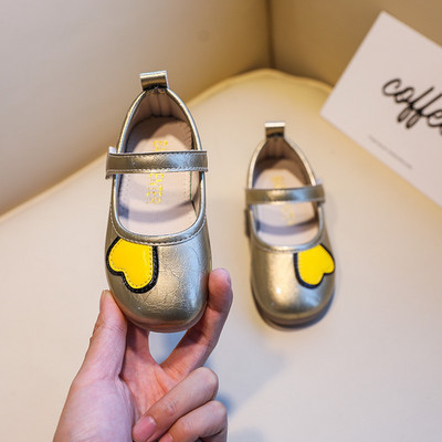 Aplikatsiooni ja takjakinnitusega laste vabaajajalatsid