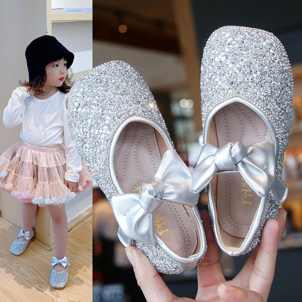 Spīdīgi bērnu apavi ar lentītēm