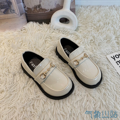 Παιδικά παπούτσια με μεταλλική διακόσμηση σε δύο χρώματα