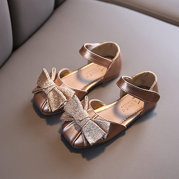 Moderne dječje kožne cipele ili sandale na vrpcu i čičak za djevojčice
