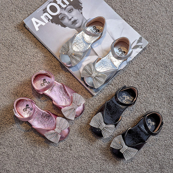 Uus mudel paela ja kivikestega kevad-suvised kingad