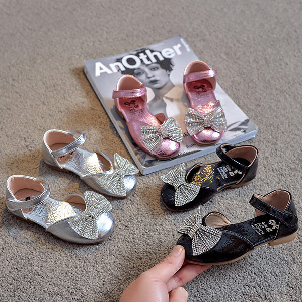 Uus mudel paela ja kivikestega kevad-suvised kingad