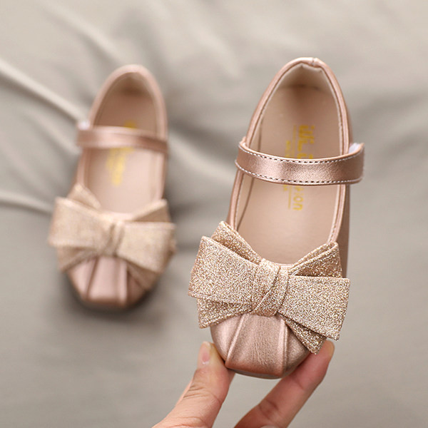 Παιδικά παπούτσια με γυαλιστερή κορδέλα και  στερέωση βελκρό