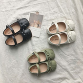 Kolmes värvitoonis paelaga nahast vabaajajalatsid tüdrukutele