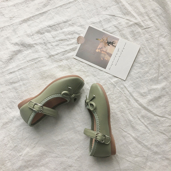 Kolmes värvitoonis paelaga nahast vabaajajalatsid tüdrukutele