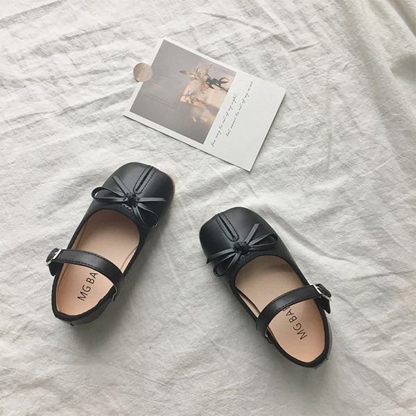 Kolmes värvitoonis paelaga nahast vabaajajalatsid tüdrukutele