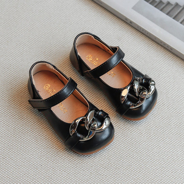 Ikdienas bērnu apavi ar metāla elementu un siksniņu