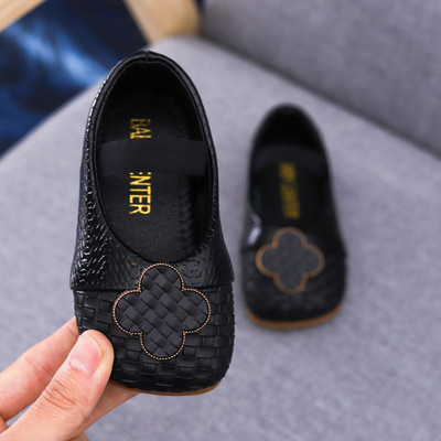 Metallelemendiga laste vabaajajalatsid