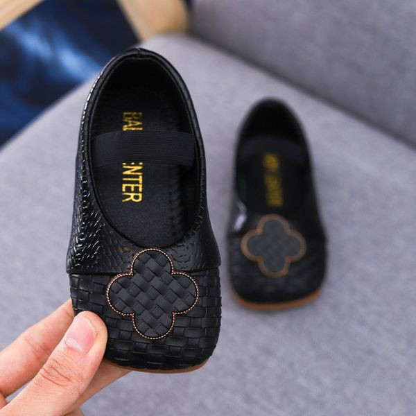 Metallelemendiga laste vabaajajalatsid