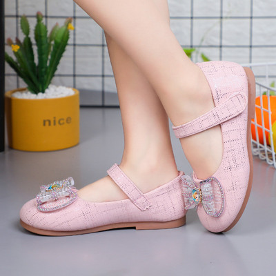 Laste vabaaja sandaalid paelaga