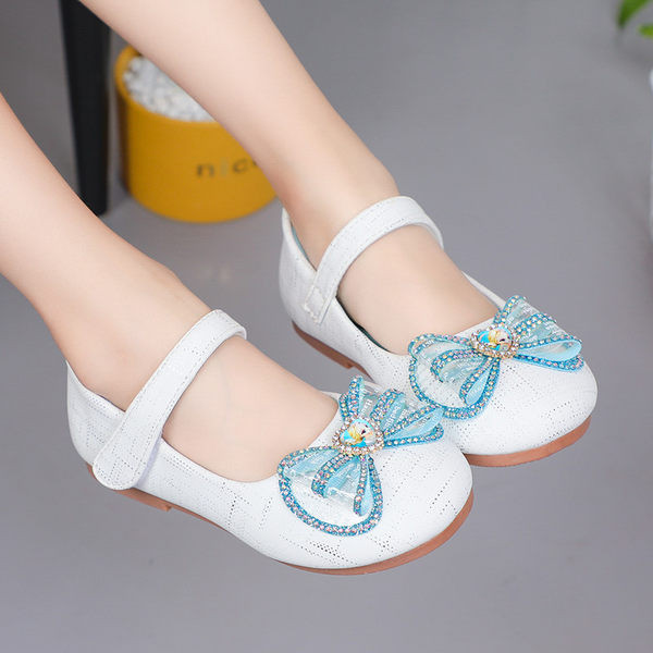 Laste vabaaja sandaalid paelaga