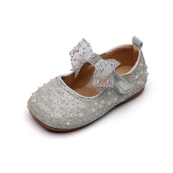 Παιδικά παπούτσια με επίπεδη σόλα και διακόσμηση από πέρλες