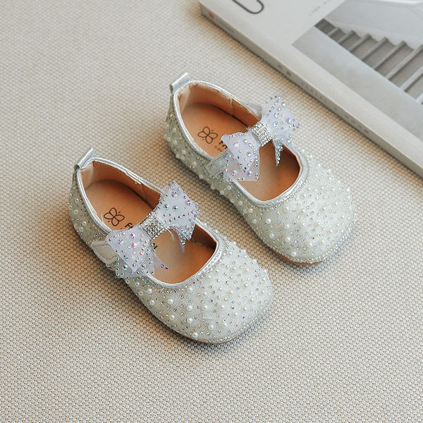 Παιδικά παπούτσια με επίπεδη σόλα και διακόσμηση από πέρλες