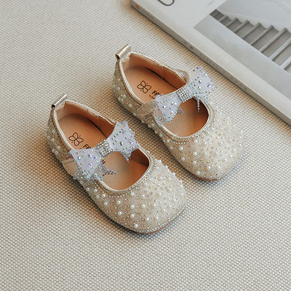 Παιδικά παπούτσια με επίπεδη σόλα και διακόσμηση από πέρλες