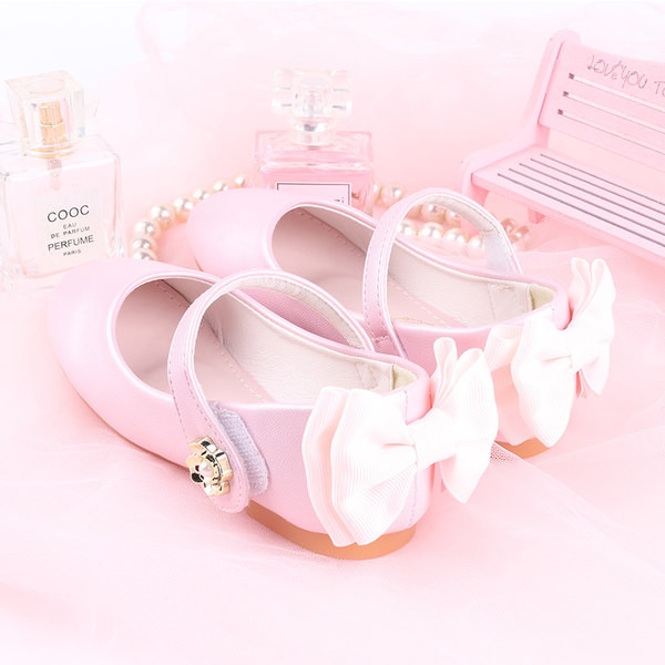 Ümmargused jalatsid tekstiilpaelaga