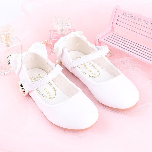 Ümmargused jalatsid tekstiilpaelaga