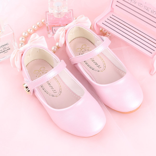 Ümmargused jalatsid tekstiilpaelaga