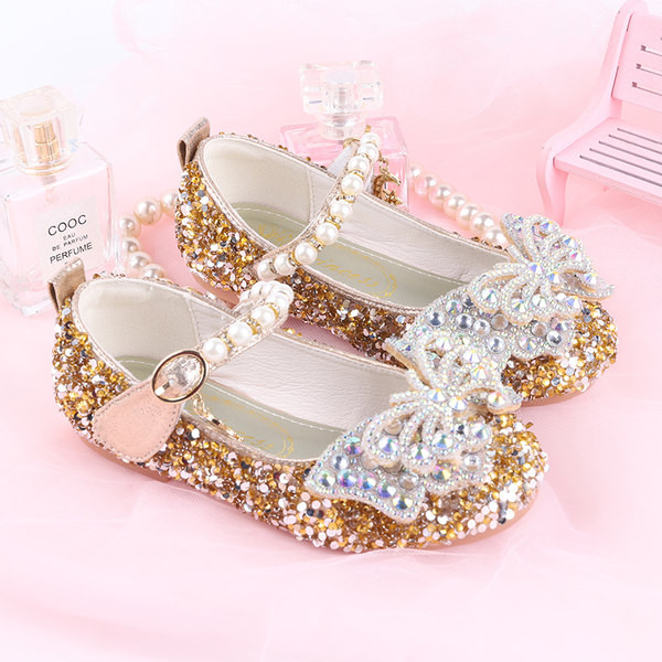 Pärlitega ümarad läikivad kingad