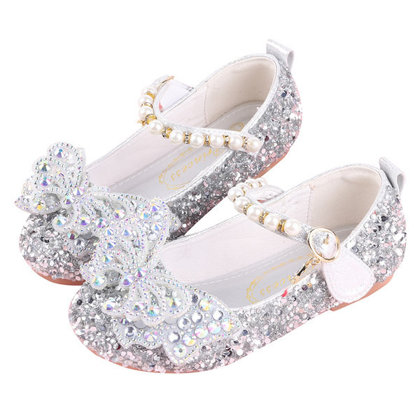 Pärlitega ümarad läikivad kingad