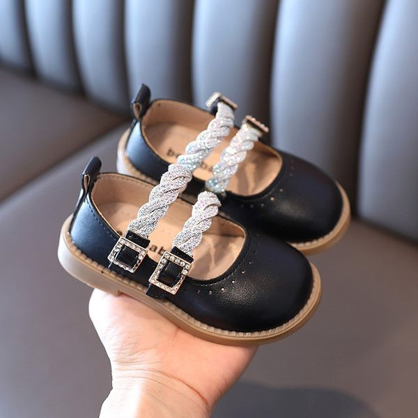 Ikdienas bērnu apavi ar plakanām zolēm un akmeņiem