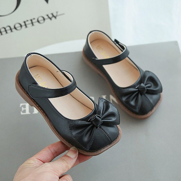 Laste kandilised takjakinnituse ja paelaga kingad