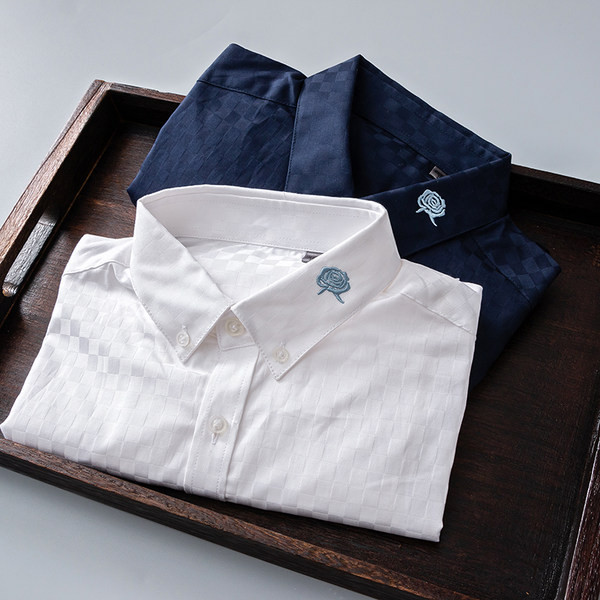 Ανδρικό πουκάμισο με κέντημα στο γιακά και κοντά μανίκια