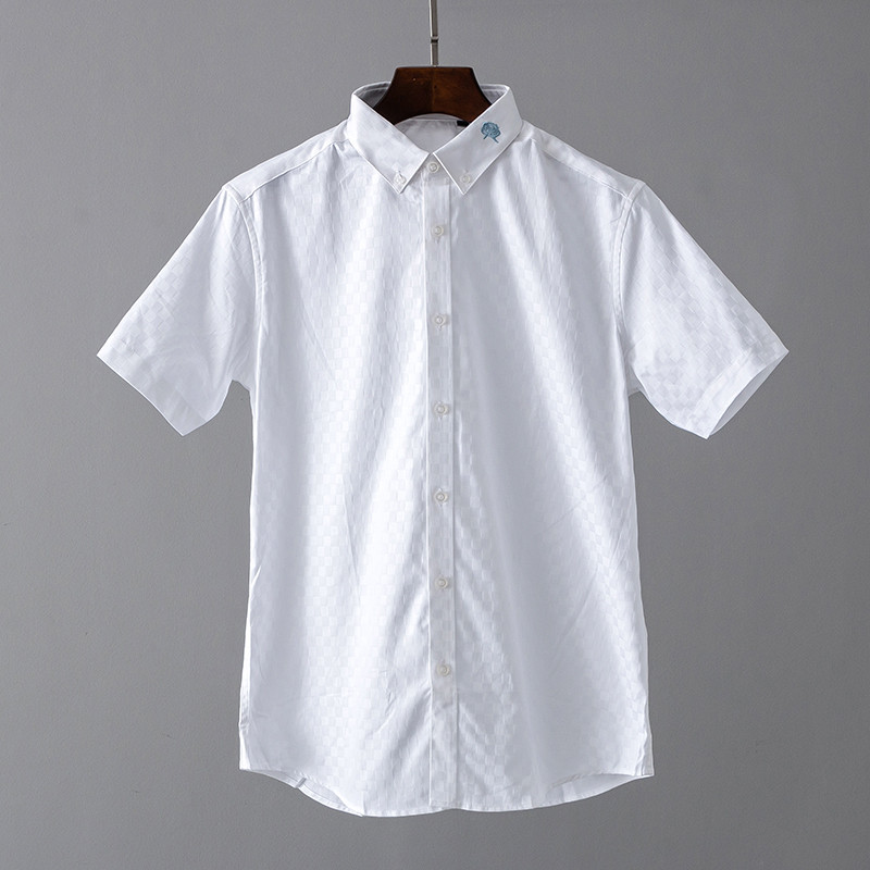 Ανδρικό πουκάμισο με κέντημα στο γιακά και κοντά μανίκια