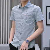 Mitmes värvitoonis vabaaja särk nööpide ja lühikeste varrukatega