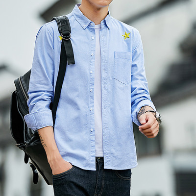 Meeste särk üleskeeratud varrukatega, klassikalise krae ja nööpidega