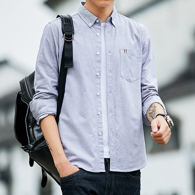 Meeste särk üleskeeratud varrukatega, klassikalise krae ja nööpidega