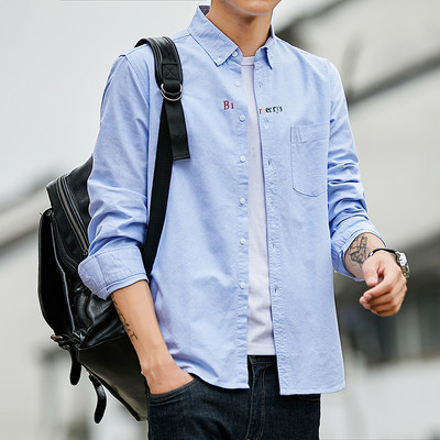 Meeste särk üleskeeratud varrukatega, klassikalise krae ja nööpidega