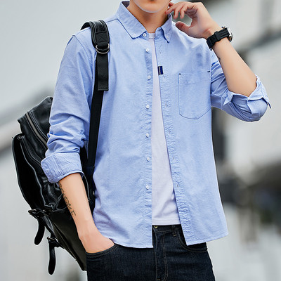 Meeste särk üleskeeratud varrukatega, klassikalise krae ja nööpidega