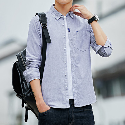 Meeste särk üleskeeratud varrukatega, klassikalise krae ja nööpidega