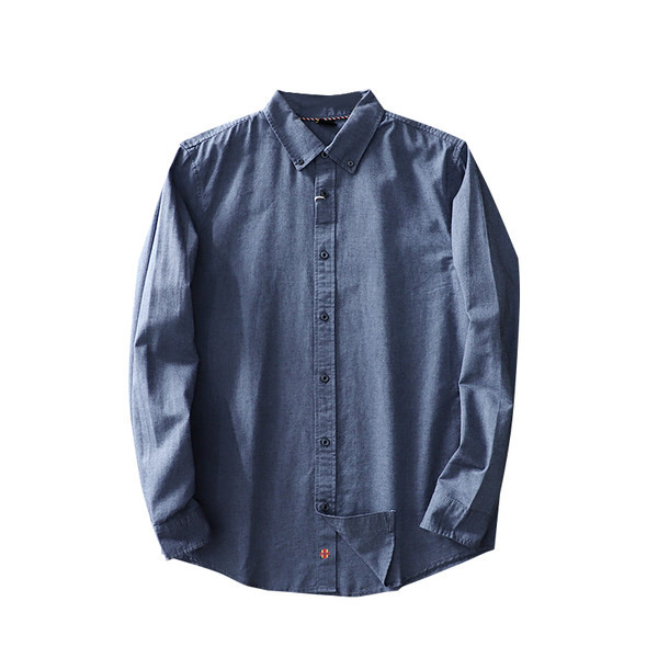 Moodne klassikalise krae ja nööpidega meeste särk