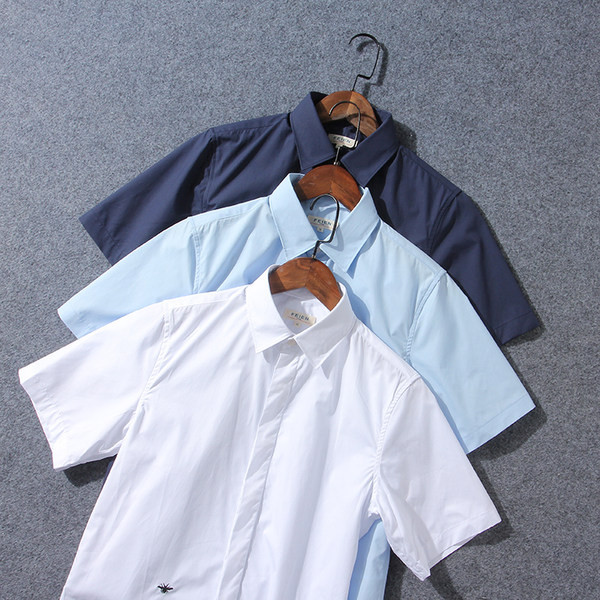 Vienkrāsains vīriešu krekls ar klasisku apkakli un īsām piedurknēm