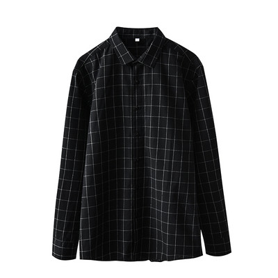 Klassikalise krae ja nööpidega ruuduline meestesärk