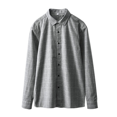 Klassikalise krae ja nööpidega ruuduline meestesärk