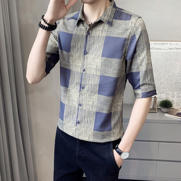 Nööpide ja klassikalise kraega meeste ruuduline särk