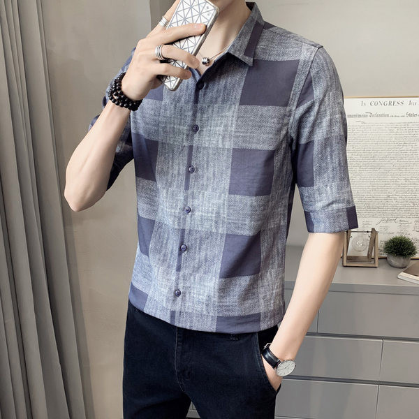 Nööpide ja klassikalise kraega meeste ruuduline särk