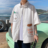 Laia lõike ja värvilise aplikatsiooniga suvine meestesärk