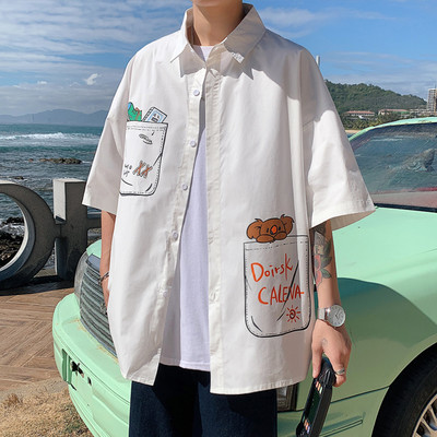 Laia lõike ja värvilise aplikatsiooniga suvine meestesärk