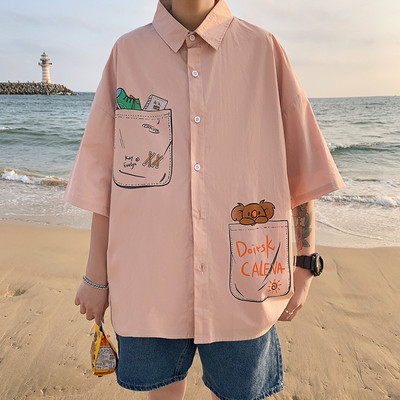 Laia lõike ja värvilise aplikatsiooniga suvine meestesärk