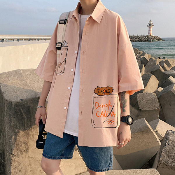 Laia lõike ja värvilise aplikatsiooniga suvine meestesärk