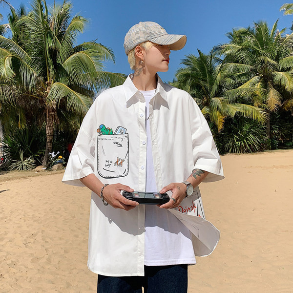 Laia lõike ja värvilise aplikatsiooniga suvine meestesärk