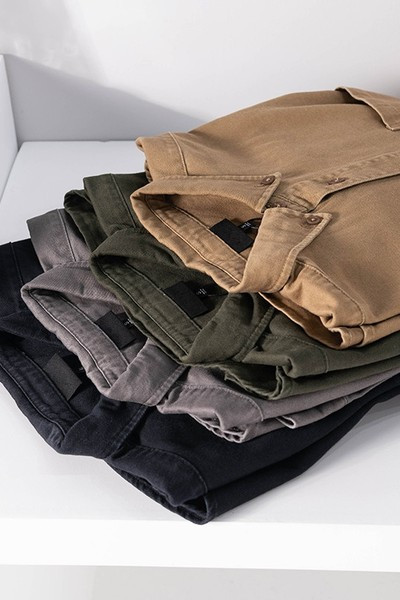 Ikdienas vīriešu krekls ar klasisku apkakli un pogām