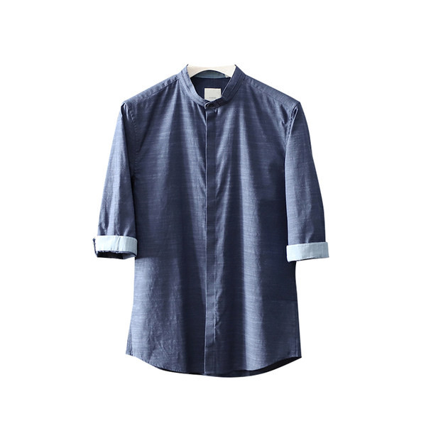 Vīriešu krekls ar zemu apkakli un pogām - īsām piedurknēm