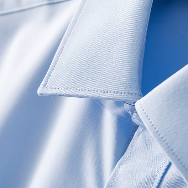 Moderns vīriešu krekls ar klasisku apkakli un kabatu