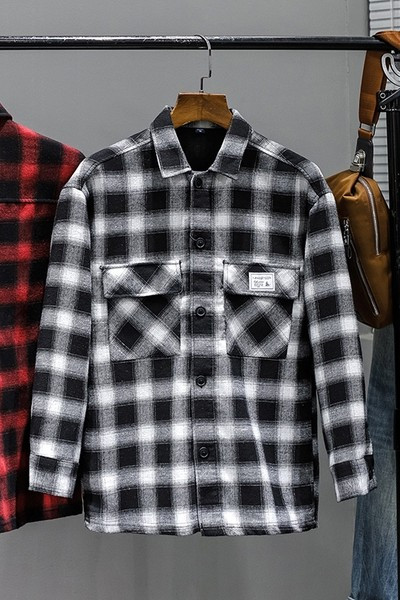 Rūtains vīriešu krekls ar kabatām un garām piedurknēm