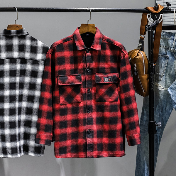 Rūtains vīriešu krekls ar kabatām un garām piedurknēm