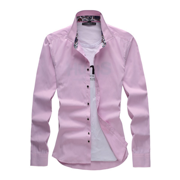 Muška košulja s gumbima i šarenom aplikacijom na rukavu